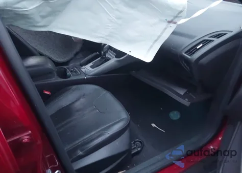 2014 Ford Focus Se z USA, uszkodzony, nr VIN 1FADP3F20EL449486